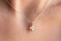 Diamond pendant necklace
